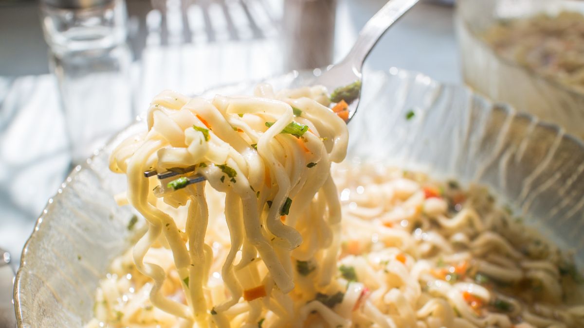 Sałatka z zupek chińskich. Rewelacyjna na karnawałowe domówki