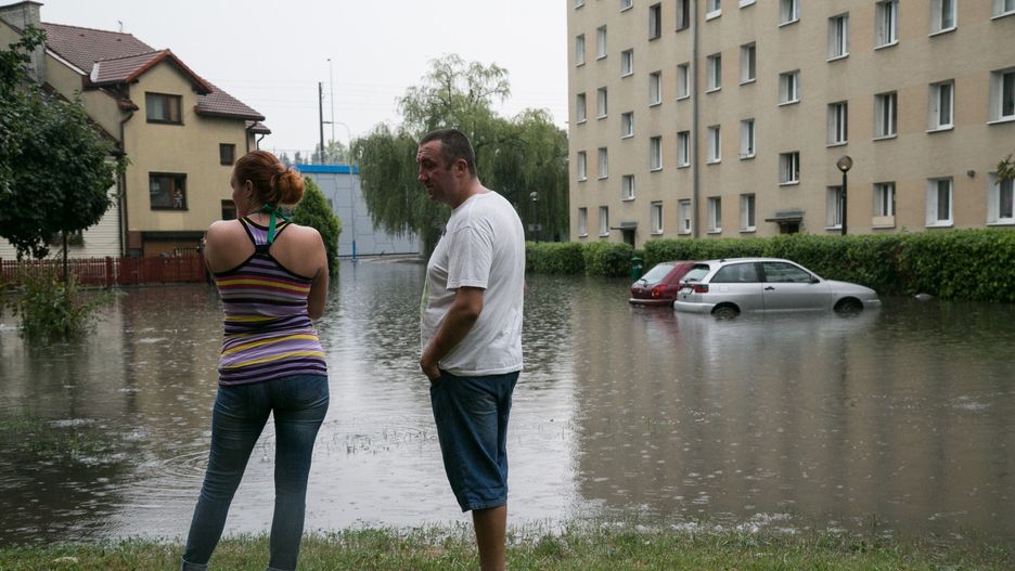 Ulewne deszcze doprowadzały do dużych podtopień na osiedlu Kabel w Krakowie. Nowa inwestycja ma zapobiec tego typu sytuacjom.
