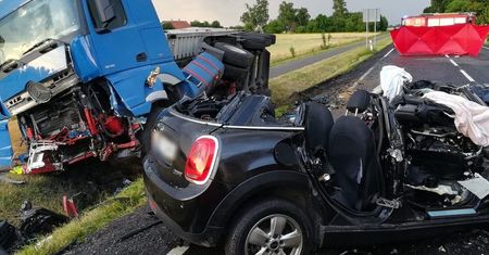 Śmiertelny wypadek na drodze pod Malborkiem. Nie żyje kierowca mini