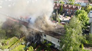 Mazowieckie. Pożar domu w Józefosławiu. Dwóch rannych strażaków. Pod jednym zarwała się podłoga