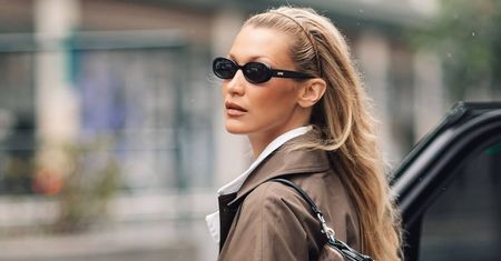 Jest modny każdej jesieni. Kultowy płaszcz w stylu Belli Hadid upolujesz w sieciówce