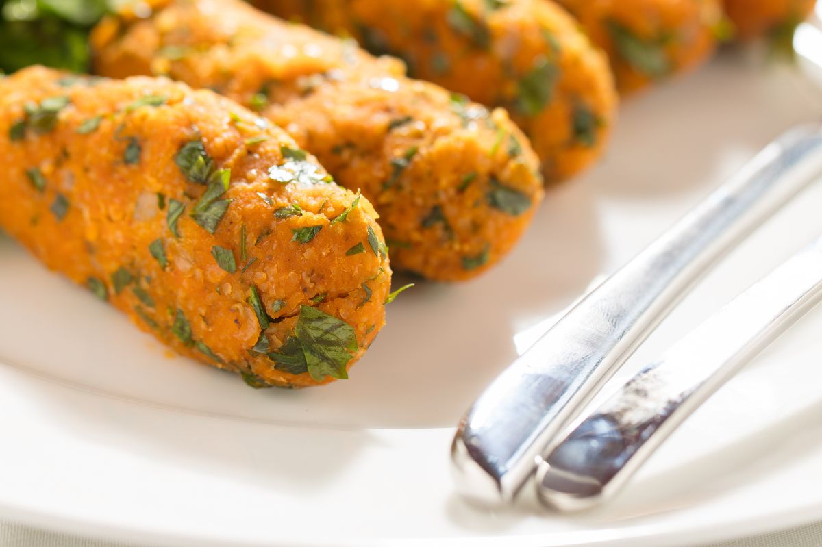 Mercimek koftesi - Turkish lentil patties