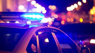 Pijany lekarz zatrzymany po pościgu w Droszkowie. Policjanci musieli wybić szybę w jego samochodzie