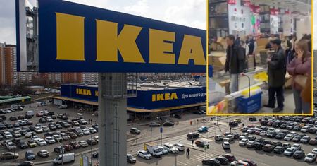 Nagranie z Rosji. Ludzie w panice szturmują sklep meblowy