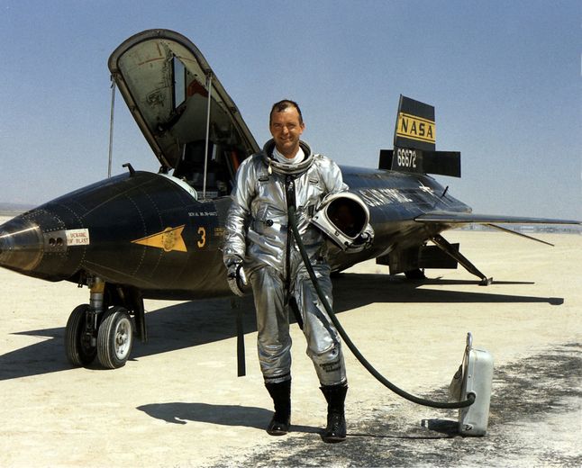 Pilot William "Bill" Dana przed X-15