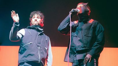 Fanka okradła Twenty One Pilots. Wyniosła z koncertu BĘBEN i nikt jej nie powstrzymał