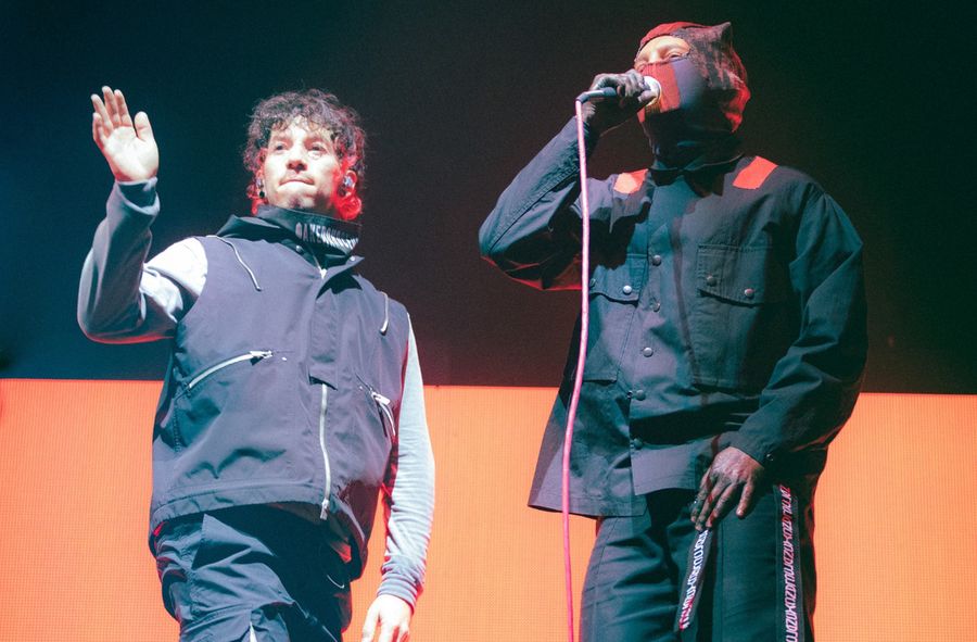 Fanka okradła Twenty One Pilots. Wyniosła z koncertu BĘBEN i nik