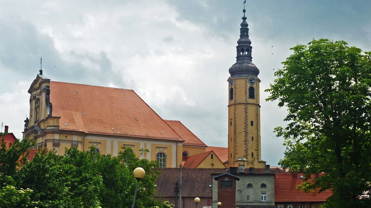 Ksiądz z parafii z Lubomierza ma kłopoty. Parafianie go bronią