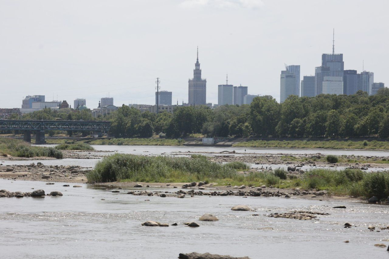 ALARM. Poziom wody w Wiśle w Warszawie spadł do 15 cm! To rekord