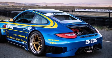 To jest tak złe, że aż dobre. Porsche 911 GT3 z silnikiem z STI na SEMA