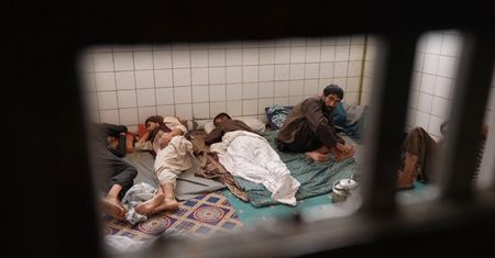 Afganistan z nowym, surowym prawem. Byli talibscy więźniowie policjantami w Kabulu