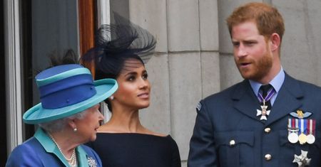 Meghan Markle nadal buntuje się przeciwko protokołowi. Wbrew zasadom chce siedzieć przy stole obok męża