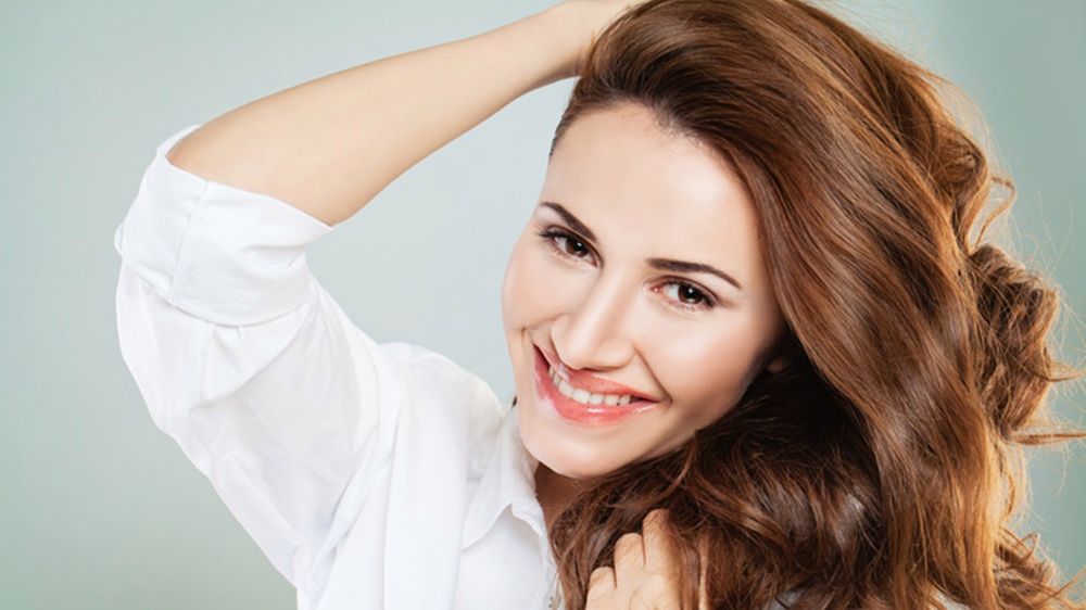 Zdrowe, mocne i lśniące włosy są naszą wizytówką, dlatego warto o nie odpowiednio dbać specjalnymi kosmetykami