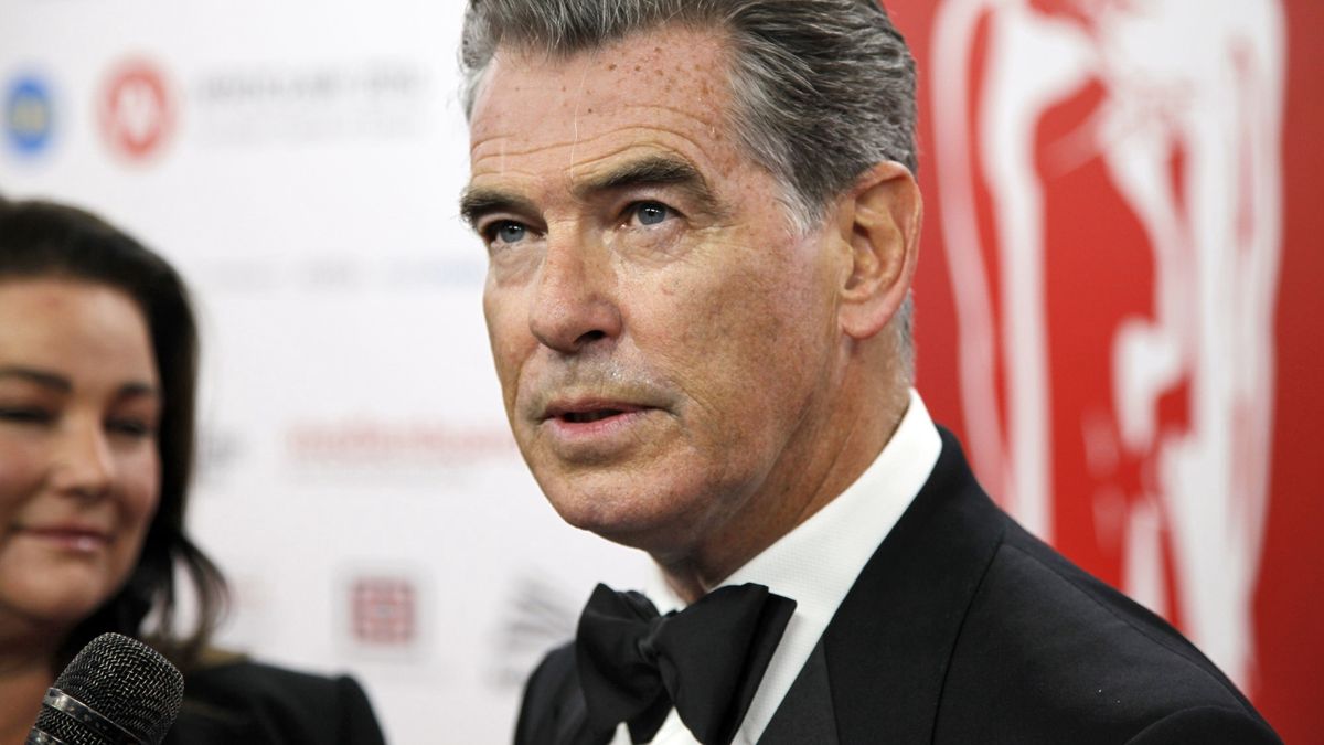 Pierce Brosnan ma problem ze stalkerką