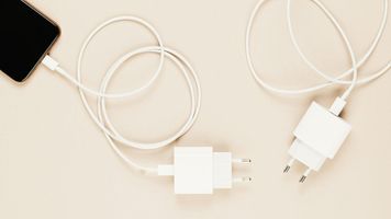 Kupujesz ładowarkę USB. Możesz robić to źle - TOP ładowarek do telefonów