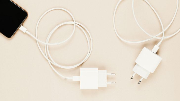 Kupujesz ładowarkę USB. Możesz robić to źle - TOP ładowarek do telefonów