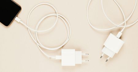 Kupujesz ładowarkę USB. Możesz robić to źle - TOP ładowarek do telefonów