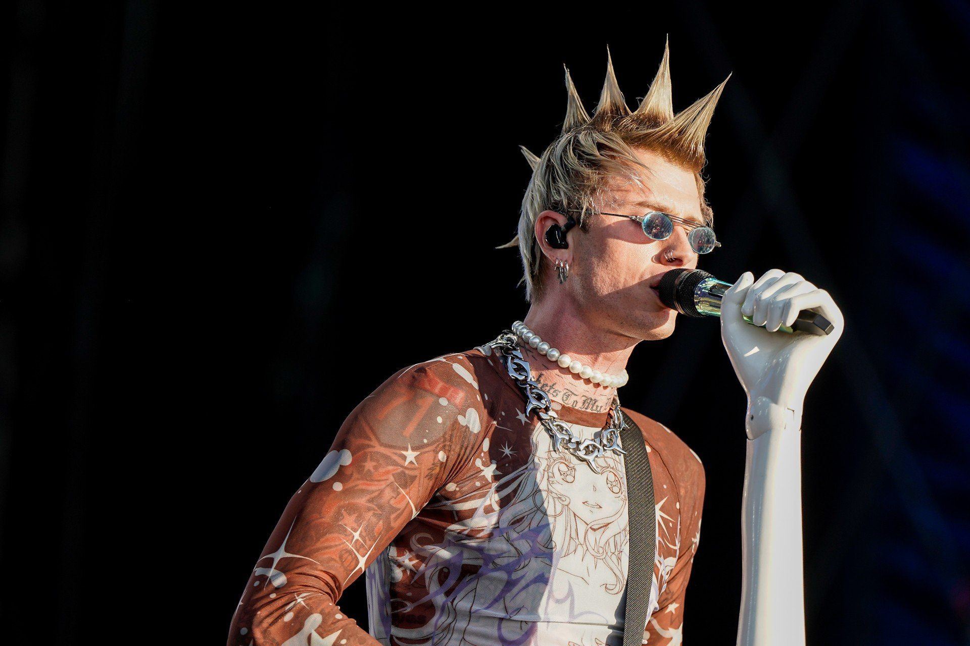 W 2023 Machine Gun Kelly wystąpił na Openerze.