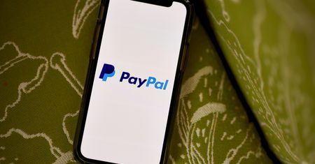 PayPal i Booking wstrzymują usługi w Rosji