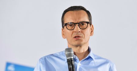 Premier o filmie Holland: "Robi z Polaków bandę ciemniaków"