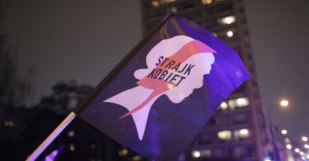 Kontrowersyjne słowa o "dawaniu w szyję". Polki zareagowały