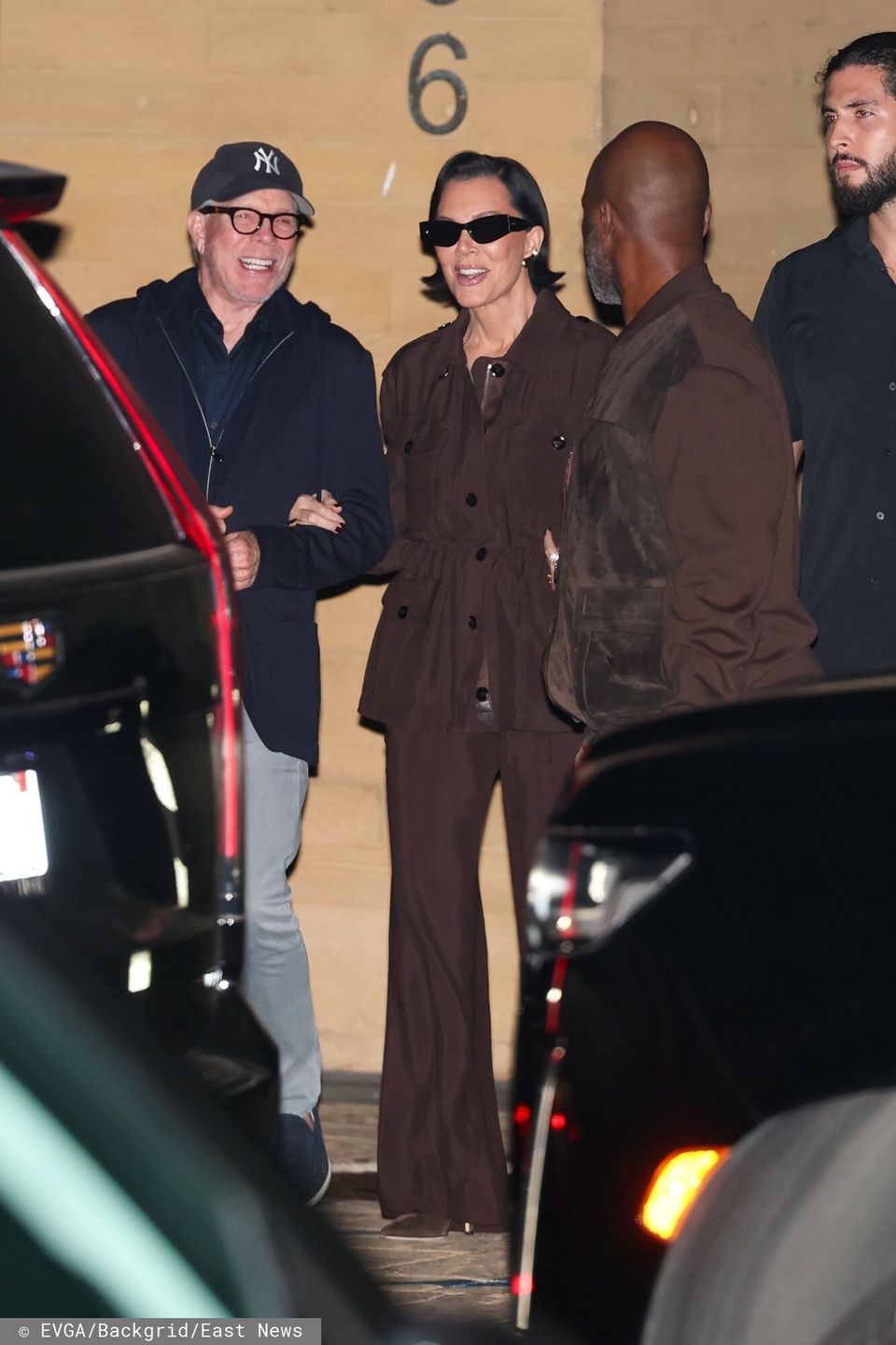 Kris Jenner i Tommy Hilfiger z partnerami na kolacji w Malibu