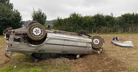 Dachowanie BMW w Baboszewie. 18-latek trafił do szpitala!