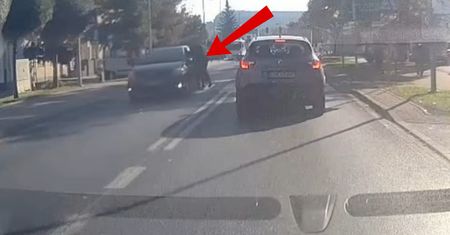 Piesza wbiegła na pasy. Bolesny finał. Co na to policja?