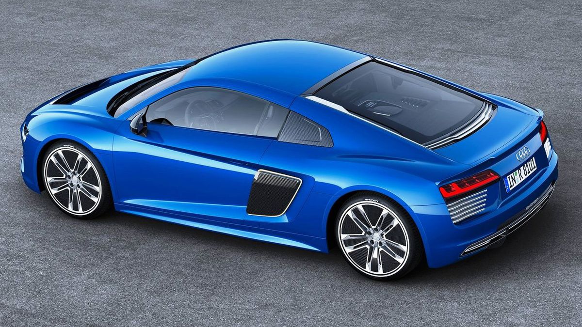Na zdjęciu Audi R8 e-tron
