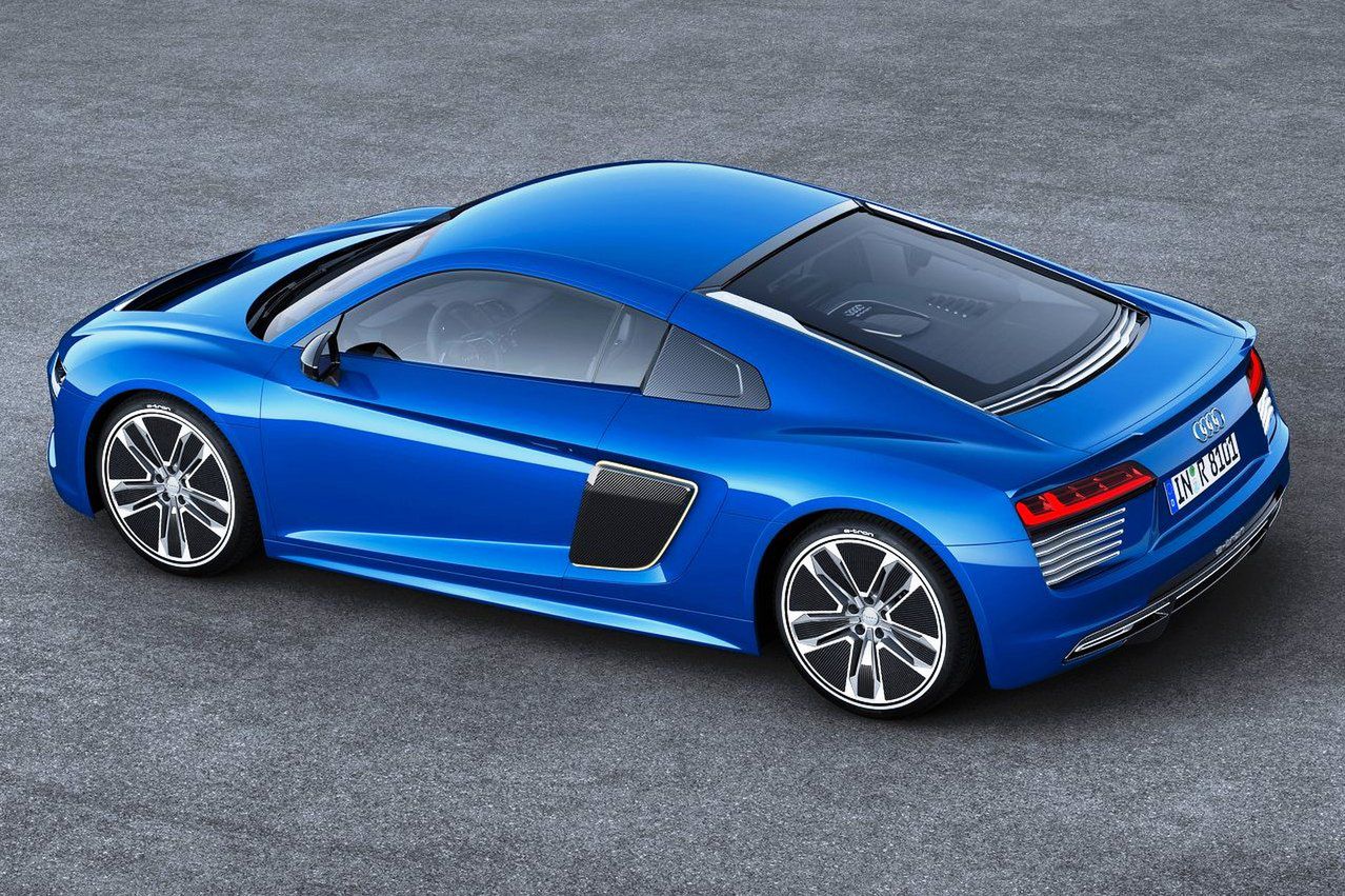 Na zdjęciu Audi R8 e-tron