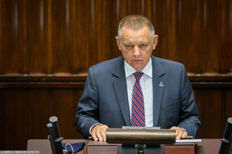 Banaś uderzył w rząd. Teraz posłowie pokazali mu czerwoną kartkę