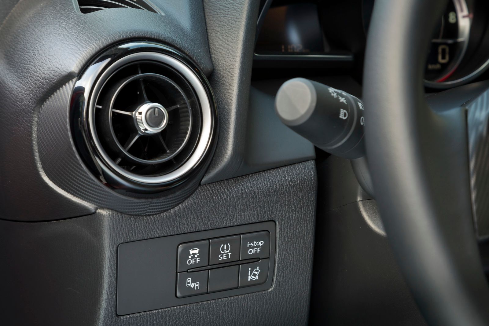 Europejska Mazda 2 – obszerna galeria zdjęć 57