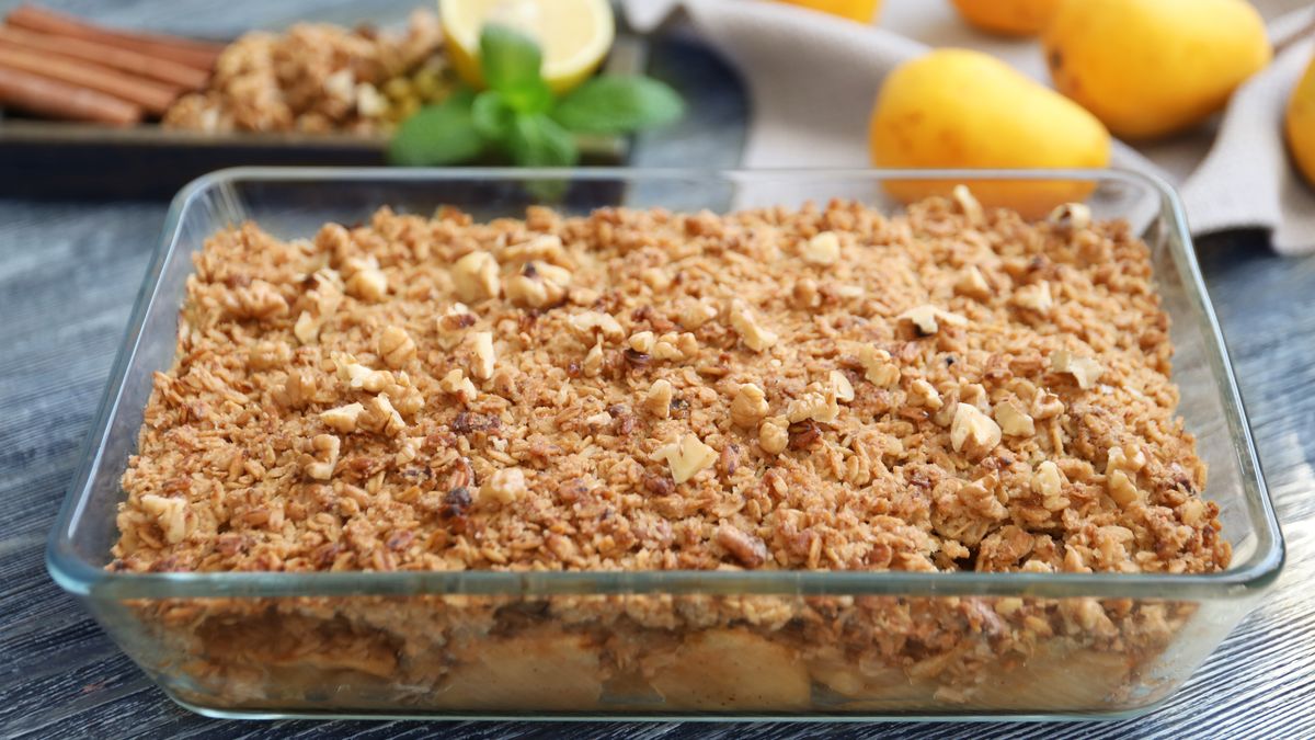 Jabłka pod owsianą kruszonką to pyszny deser