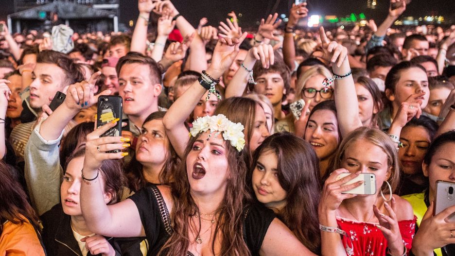 Festiwal Open'er co roku przyciągał dziesiątki tysięcy fanek i fanów 