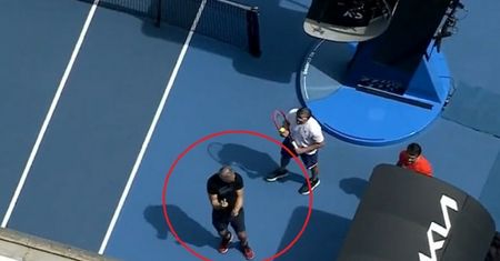 Djoković wrócił na kort. Jego trener pokazywał wulgarne gesty