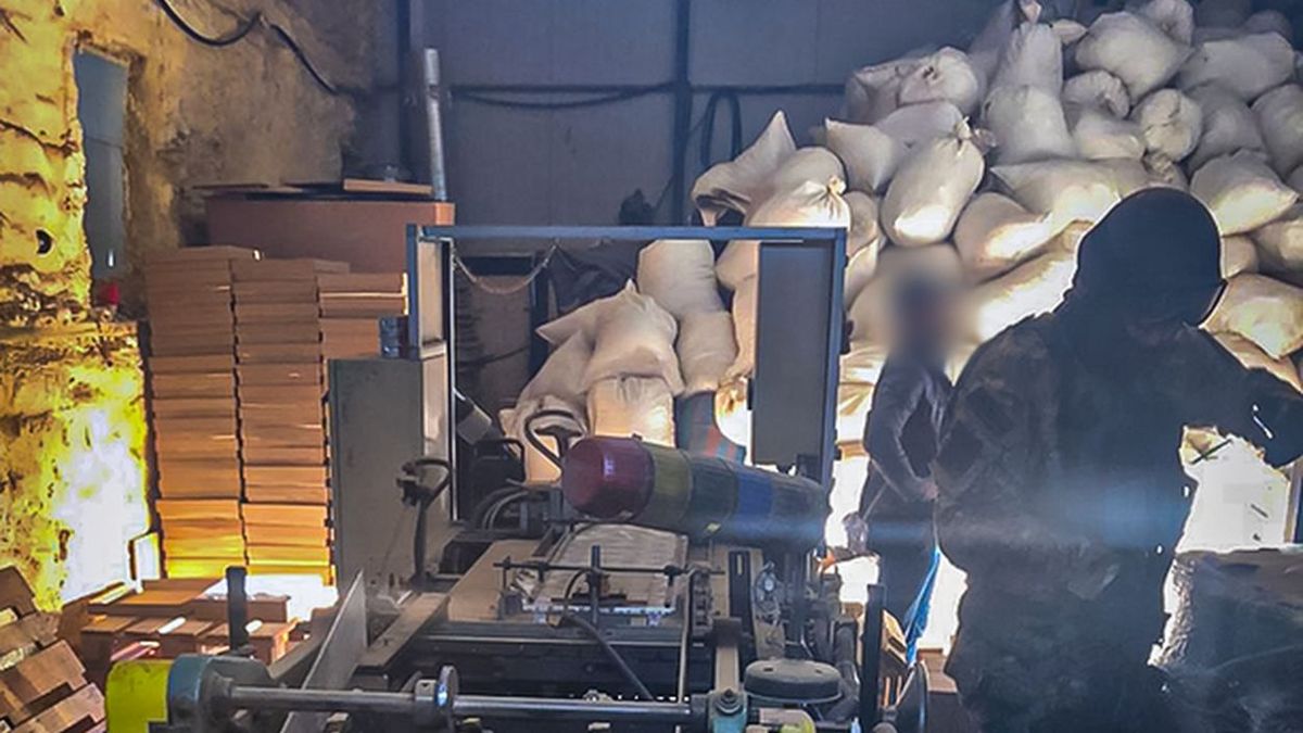 Policjanci z CPŚP zatrzymali 16 osób podejrzanych o udział w zorganizowanej grupie przestępczej