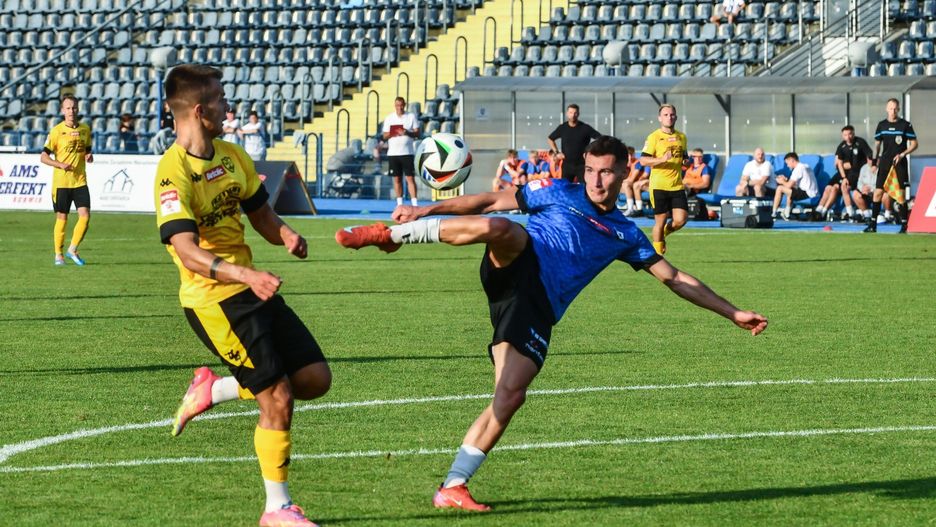 Zawisza Bydgoszcz - Tłuchowia Tłuchowo 4:0 (4:0), bramki: Marcel Strzyżewski (5), Filip Kozłowski (24), Maciej Kona (28, karny), Sebastian Rak (40)