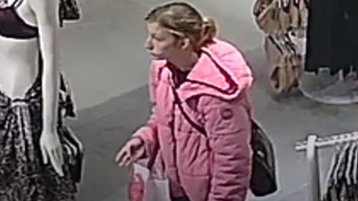 Policja próbuje ustalić tożsamość tej kobiety.