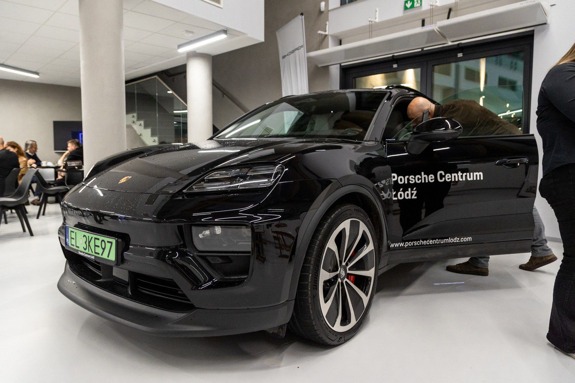 Oprócz prac rysunkowych była możliwość obejrzenia autentycznego samochodu marki Porsche.