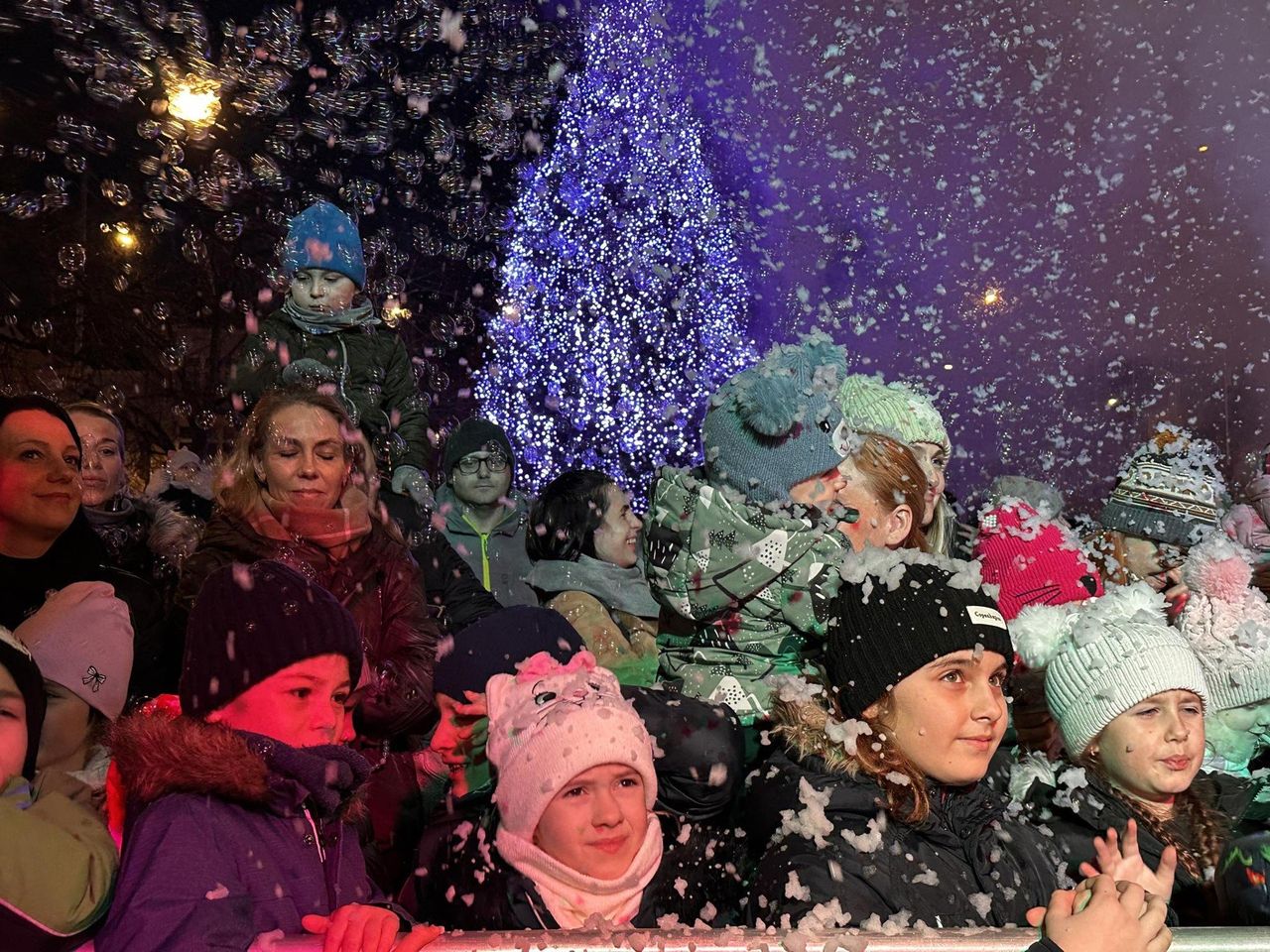 Gorlice: Rozświetlenie choinki i słodkie upominki od Mikołaja