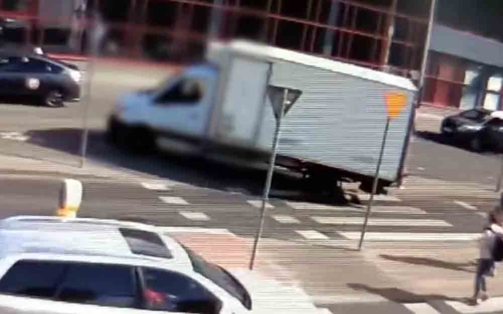 Zielona Góra. Kierowca dostawczego mercedesa zapłacił za bezmyślność