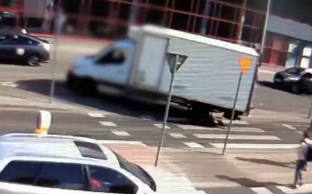 Zielona Góra. Kierowca dostawczego mercedesa zapłacił za bezmyślność