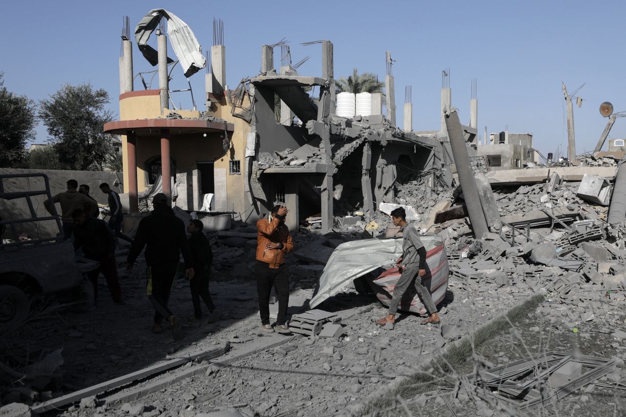 Israel under pressure as use of destructive bombs in Gaza raises international alarm