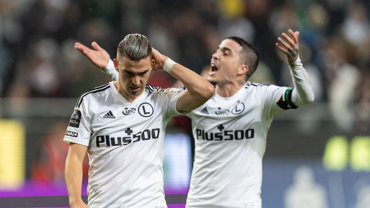 Carlitos (Legia),Josue Pesqueira (Legia) during the PKO Ekstraklasa match between Legia Warsaw v Pogon Szczecin, in Warsaw, Poland, on October 22, 2022. (Photo by Foto Olimpik/NurPhoto via Getty Images)