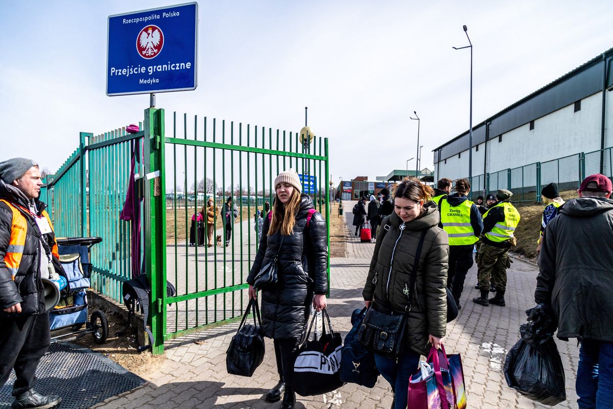 MEDYKA, POLAND - 2022/03/12: Ukrainian refugees arrive in Medyka after crossing the border from Ukraine. Russia invaded Ukraine on 24 February 2022, triggering the largest military attack in Europe since World War II. Over 3 million Ukrainians have already left the country and the historic port city of Odessa is under threat of bombardment from the Russian forces. (Photo by Nicholas Muller/SOPA Images/LightRocket via Getty Images)