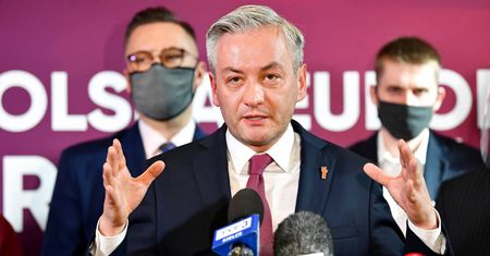 Warszawa. Biedroń: "Prezydent stolicy nic nie zrobił w ramach karty LGBT"