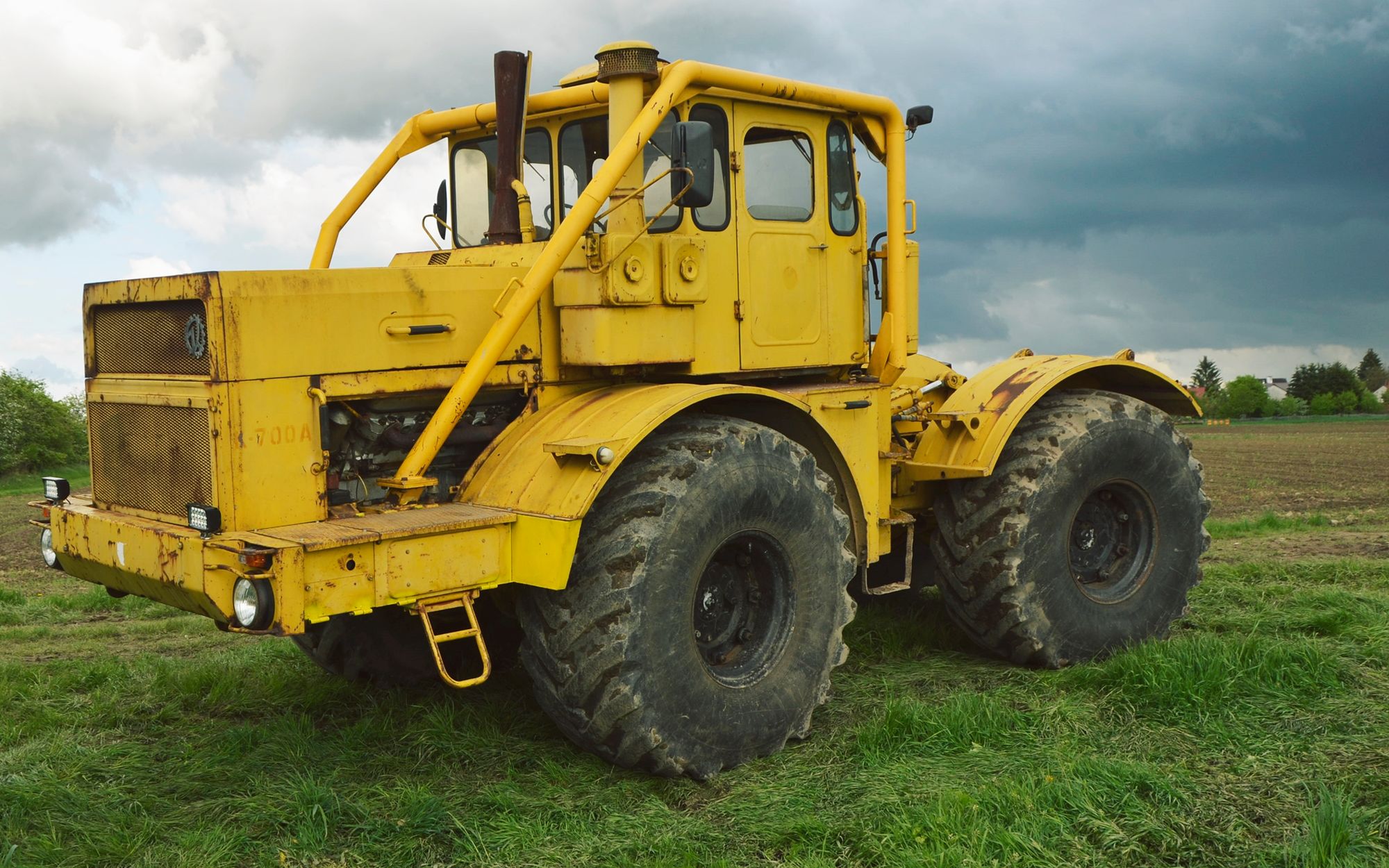 Kirovets K-700A