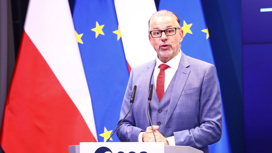 Warszawa, 29.08.2023. Dyrektor generalny Europejskiej Agencji Kosmicznej dr Josef Aschbacher podczas konferencji o polskim sektorze kosmicznym w Ministerstwie Rozwoju i Technologii w Warszawie, 29 bm. (ad) PAP/Tomasz Gzell