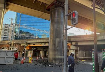 Rura wystrzeliła na 13 m. Nie wiedzą, co się stało