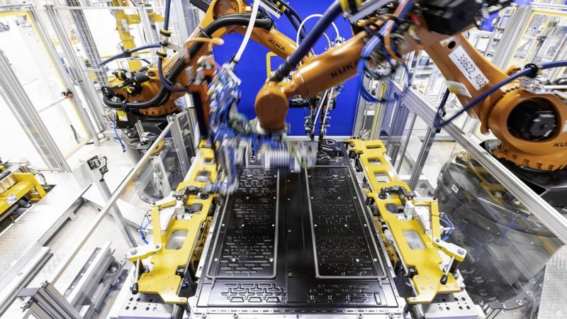 Fabrykę akumulatorów ma w Polsce również Mercedes.